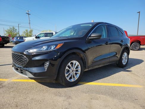 Certified 2022 Ford Escape SE w/ Convenience Package AWD/4WD image 2
