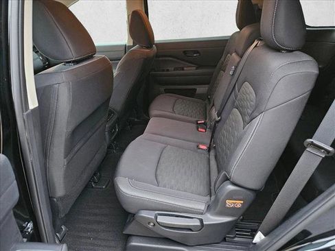 Used 2025 Nissan Pathfinder SV image 17