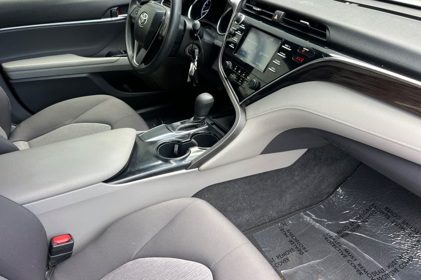 Used 2018 Toyota Camry LE FWD image 15