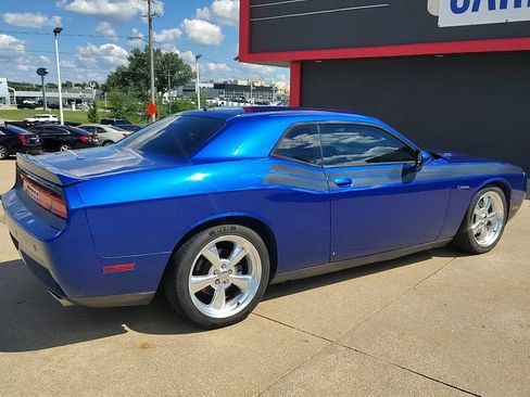 Used 2012 Dodge Challenger R/T RWD image 3