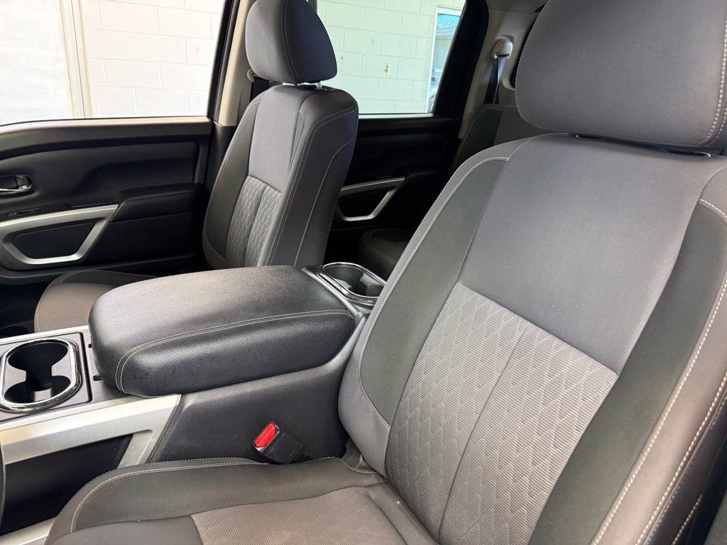 Used 2021 Nissan Titan SV w/ SV Convenience Package AWD/4WD image 20