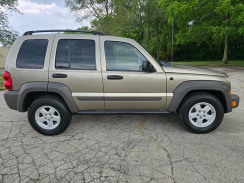 Used 2006 Jeep Liberty Sport AWD/4WD image 4