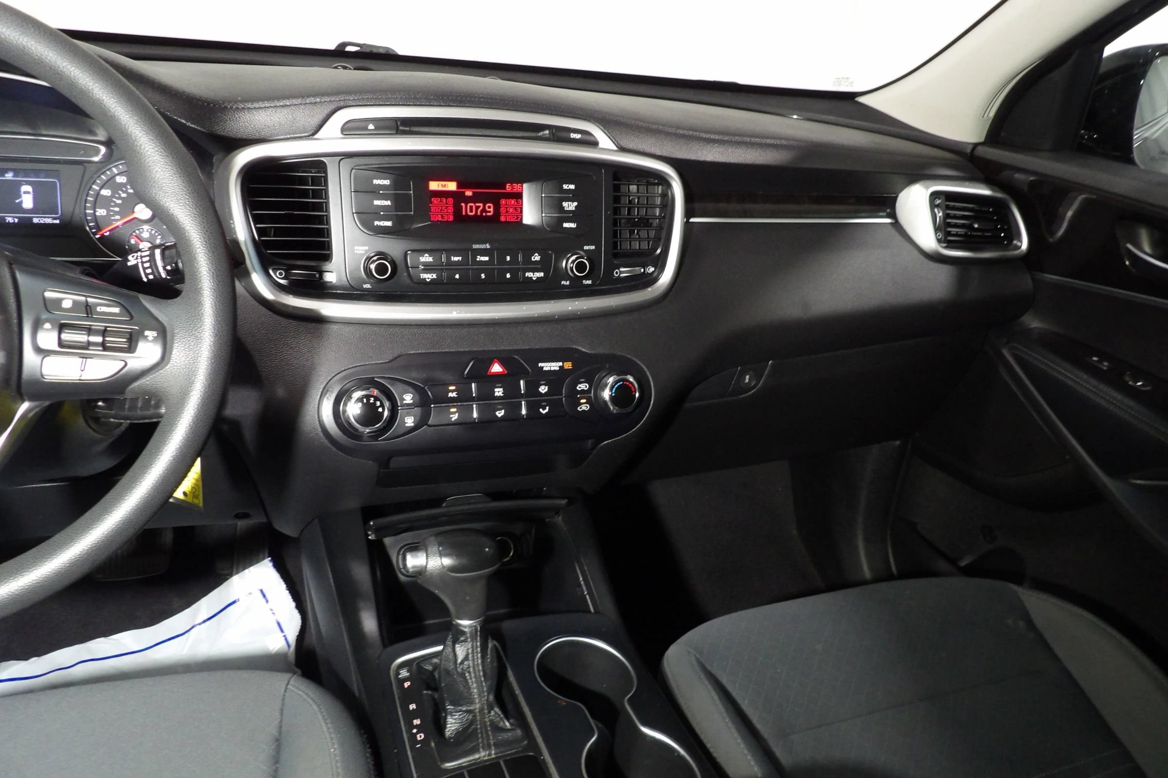 Used 2017 Kia Sorento L FWD image 12