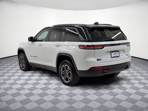 Used 2022 Jeep Grand Cherokee Trailhawk AWD/4WD image 3