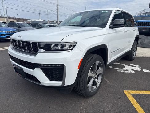 New 2026 Jeep Grand Cherokee Limited AWD/4WD image 4