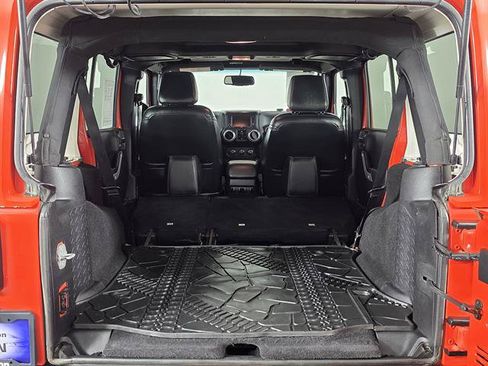 Used 2015 Jeep Wrangler Unlimited Sahara w/ Max Tow Package AWD/4WD image 29