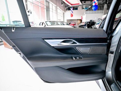 Used 2019 BMW 750i xDrive w/ M Sport Package AWD/4WD image 20