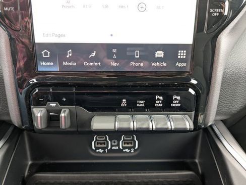Used 2024 RAM 2500 Big Horn w/ Night Edition AWD/4WD image 3