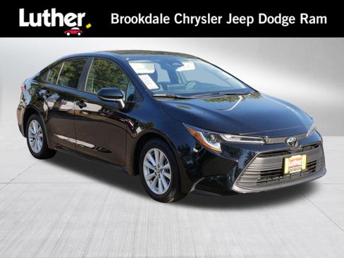 Used 2025 Toyota Corolla LE w/ LE Premium Package FWD image 1