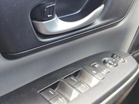 Used 2019 Honda CR-V LX image 12