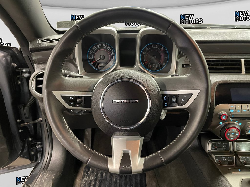 Used 2010 Chevrolet Camaro SS RWD image 12