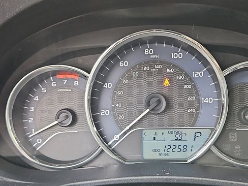 Used 2014 Toyota Corolla LE image 20