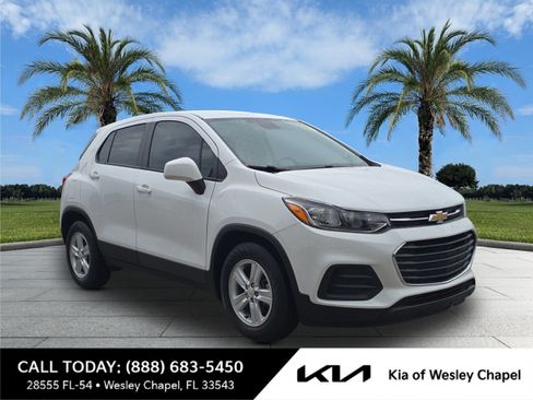 Used 2021 Chevrolet Trax LS FWD image 1