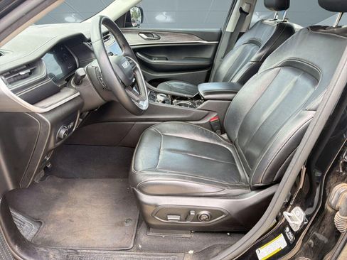 Used 2022 Jeep Grand Cherokee L Limited AWD/4WD image 5