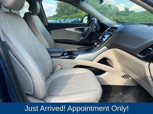 Used 2019 Lincoln Nautilus Premier AWD/4WD image 14