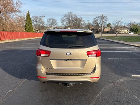 Used 2015 Kia Sedona LX image 6