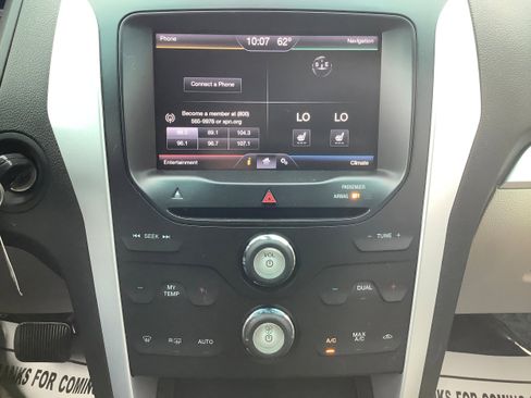 Used 2015 Ford Explorer XLT w/ Equipment Group 202A AWD/4WD image 24