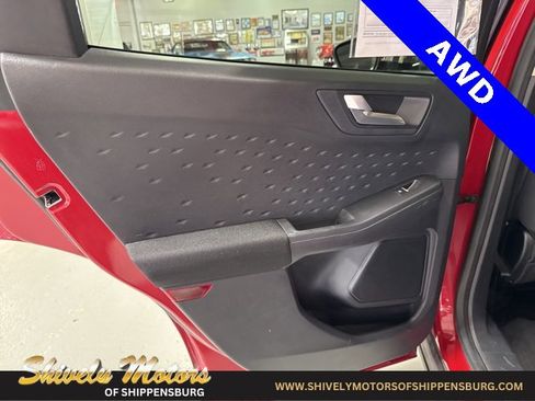Used 2020 Ford Escape SE image 24