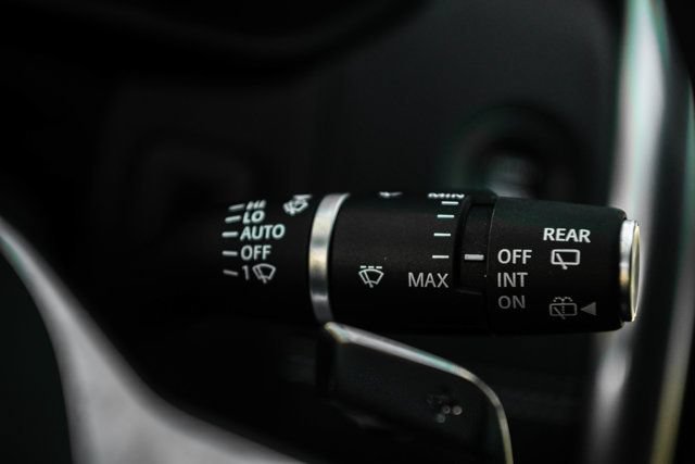 Used 2024 Land Rover Discovery Dynamic SE AWD/4WD image 29