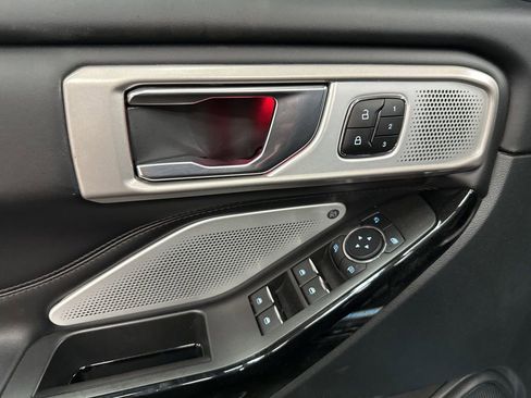 Used 2024 Ford Explorer Platinum w/ Technology Package image 17