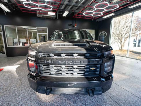Used 2021 Chevrolet Silverado 2500 Custom w/ Custom Value Package image 6