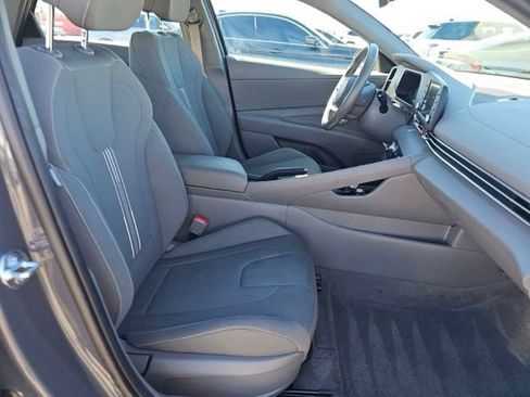 Used 2025 Hyundai Elantra Sport FWD image 14