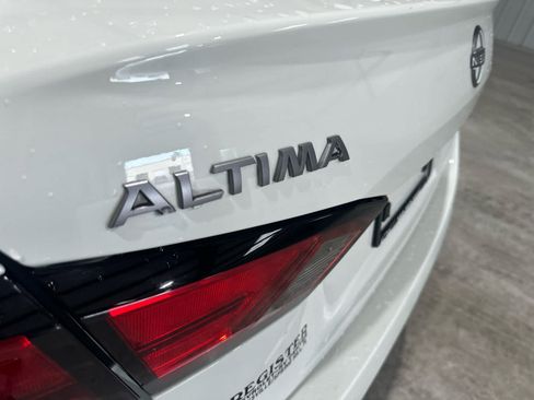 Used 2025 Nissan Altima 2.5 SV FWD image 12