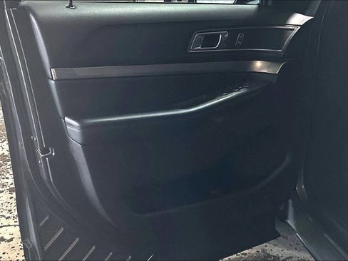 Used 2018 Ford Explorer XLT w/ Equipment Group 202A image 21