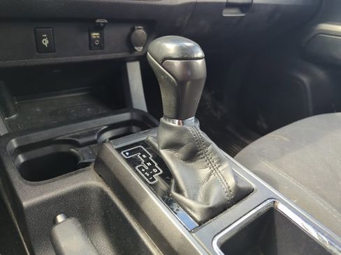 Used 2017 Toyota Tacoma TRD Sport w/ Tow Package (A/T) image 7