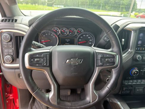 Used 2019 Chevrolet Silverado 1500 LT Trail Boss AWD/4WD image 17
