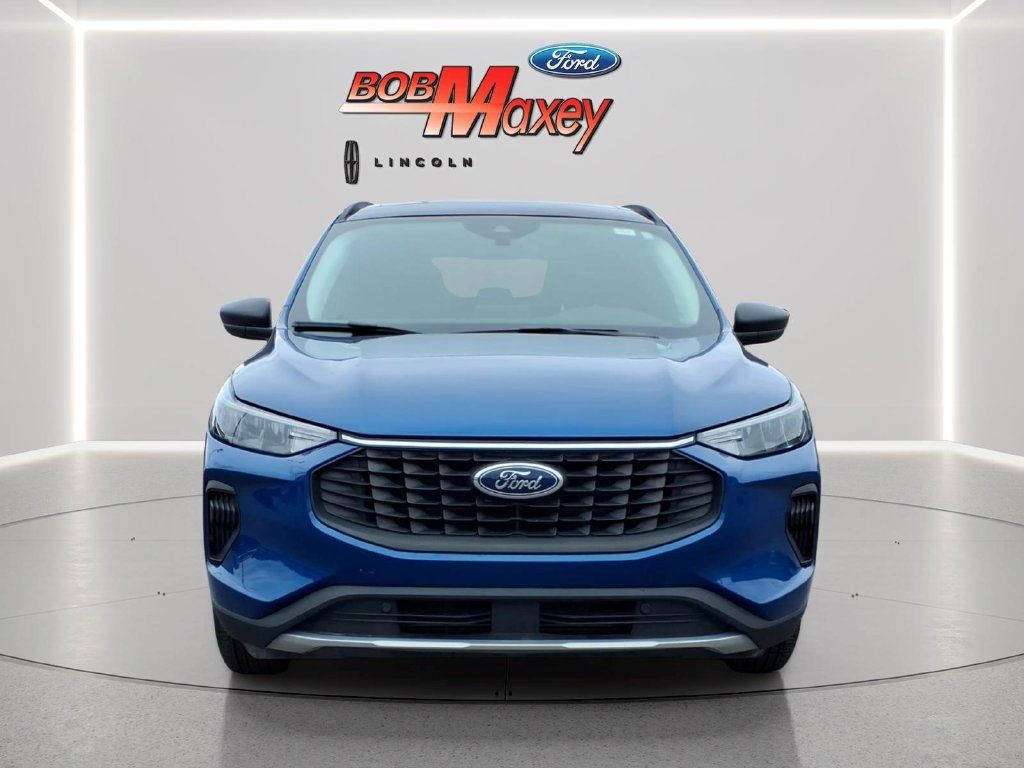Used 2023 Ford Escape Active AWD/4WD image 2
