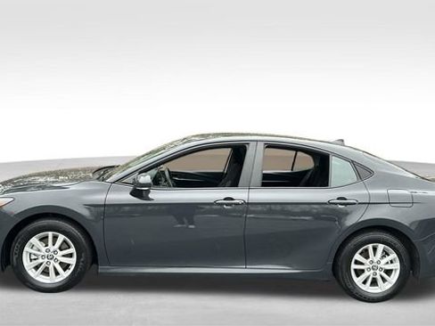 Used 2025 Toyota Camry LE image 7