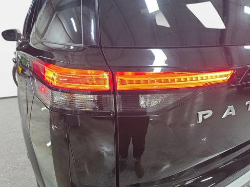 Used 2025 Nissan Pathfinder SL FWD image 32