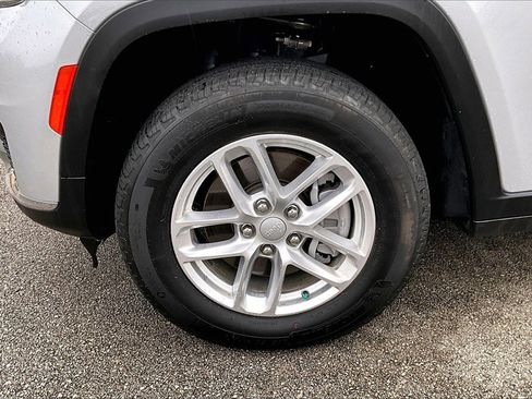 Used 2025 Jeep Grand Cherokee L Laredo w/ Luxury Tech Group I image 8