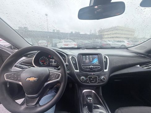 Used 2018 Chevrolet Malibu LT FWD image 16