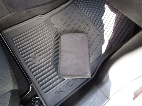 Used 2024 Nissan Kicks S image 27