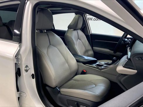 Used 2023 Toyota Camry XSE image 9