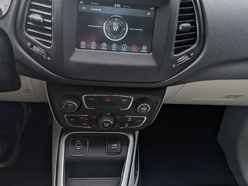 Used 2019 Jeep Compass Latitude FWD image 23
