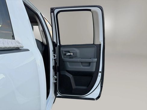 Used 2017 RAM 1500 Classic SLT image 39