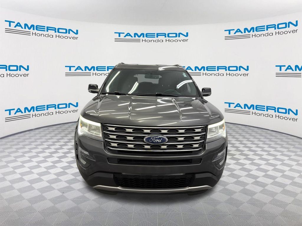 Used 2017 Ford Explorer XLT w/ Equipment Group 201A FWD image 8