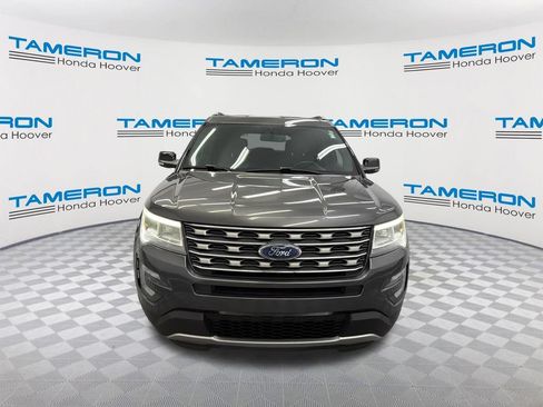 Used 2017 Ford Explorer XLT w/ Equipment Group 201A FWD image 8