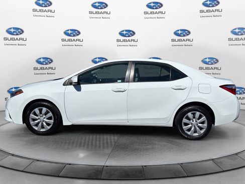 Used 2015 Toyota Corolla LE FWD image 2