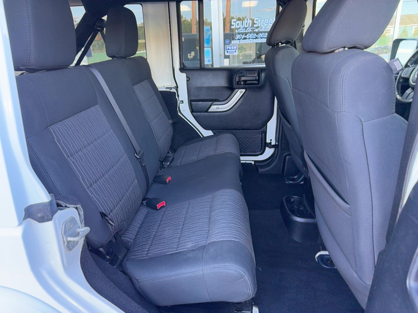 Used 2012 Jeep Wrangler Unlimited Sahara w/ Connectivity Group AWD/4WD image 19