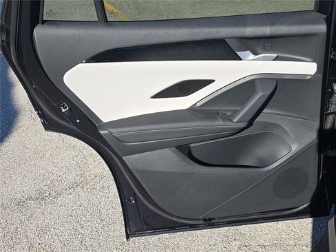 New 2026 Volkswagen Tiguan SE image 8