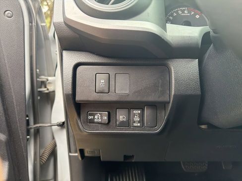 Used 2020 Toyota Tacoma TRD Off-Road w/ Technology Package image 20