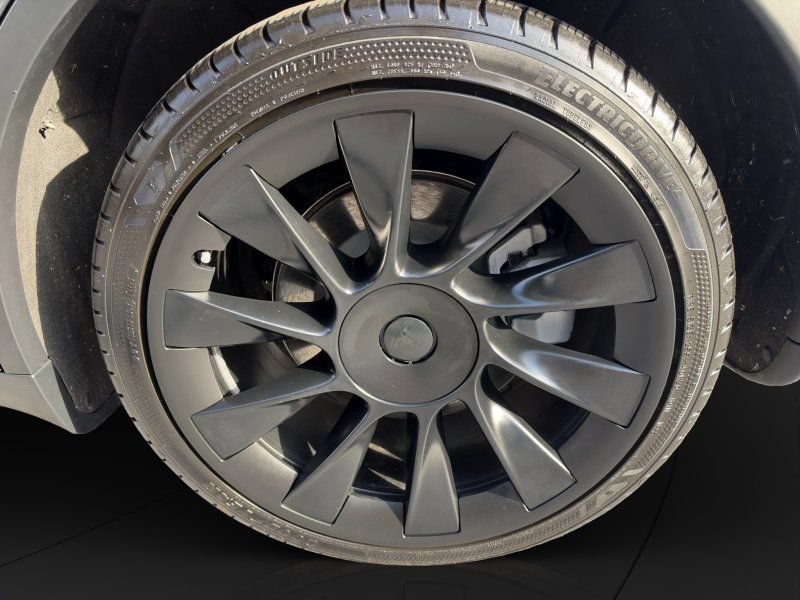 Used 2021 Tesla Model Y Long Range AWD/4WD image 22