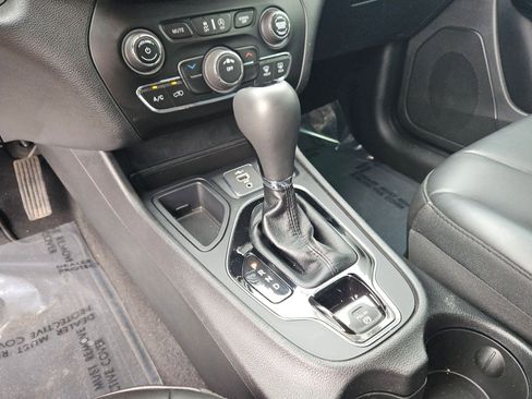 Used 2020 Jeep Cherokee Latitude Plus image 16