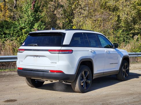 New 2025 Jeep Grand Cherokee Limited w/ Black Appearance Package AWD/4WD image 13