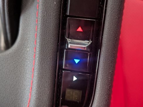 Used 2025 Chevrolet Corvette Stingray Coupe w/ 1LT image 21