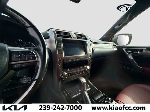 Used 2020 Lexus GX 460 Premium w/ Premium Package image 28